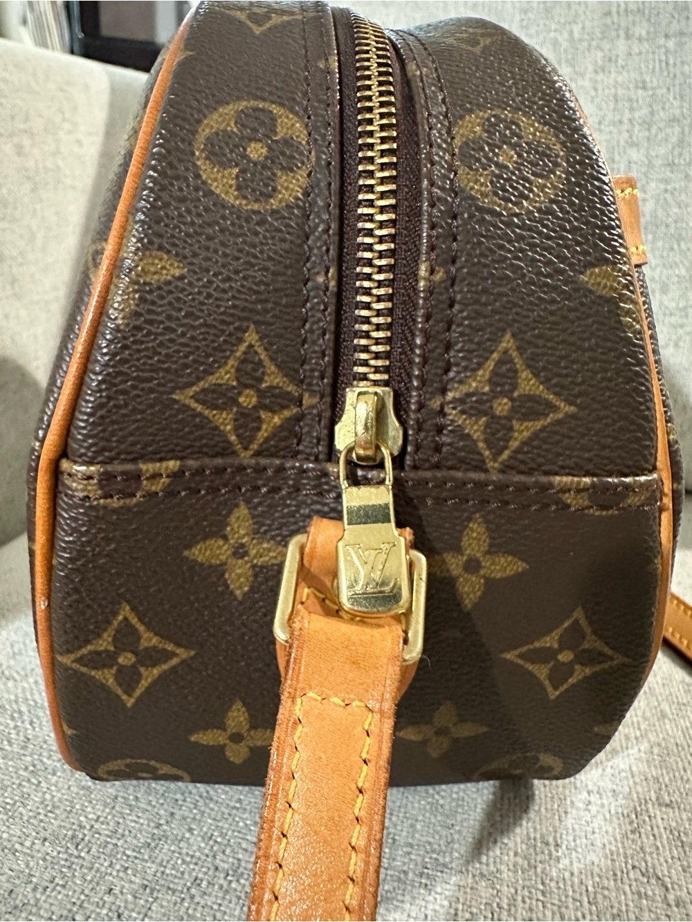 Louis Vuitton Blois Monogram Vintage Crossbody Bag - Picture 3 of 10